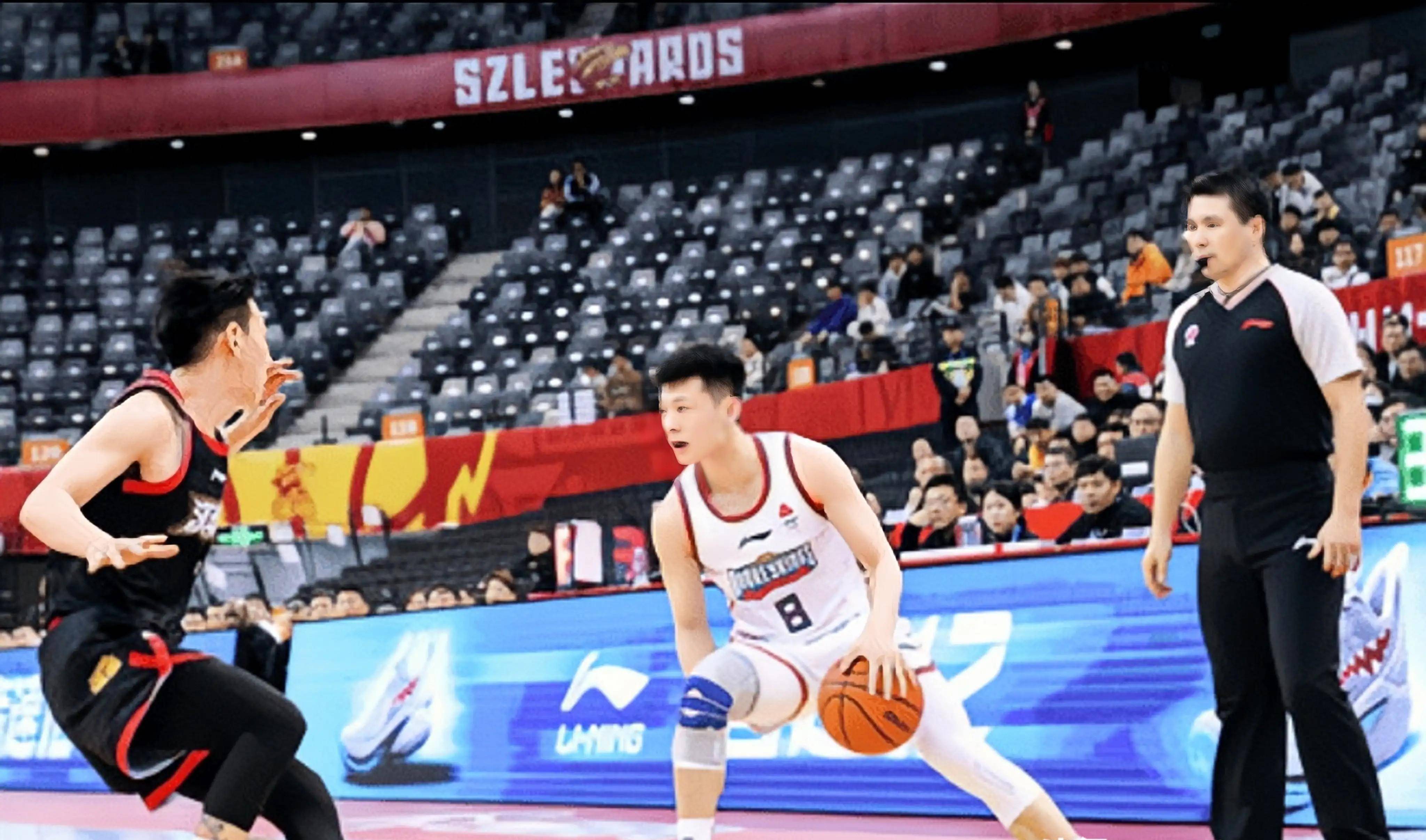 雷火电竞合作-上海男篮胜出，孙铭徽发威助球队取胜