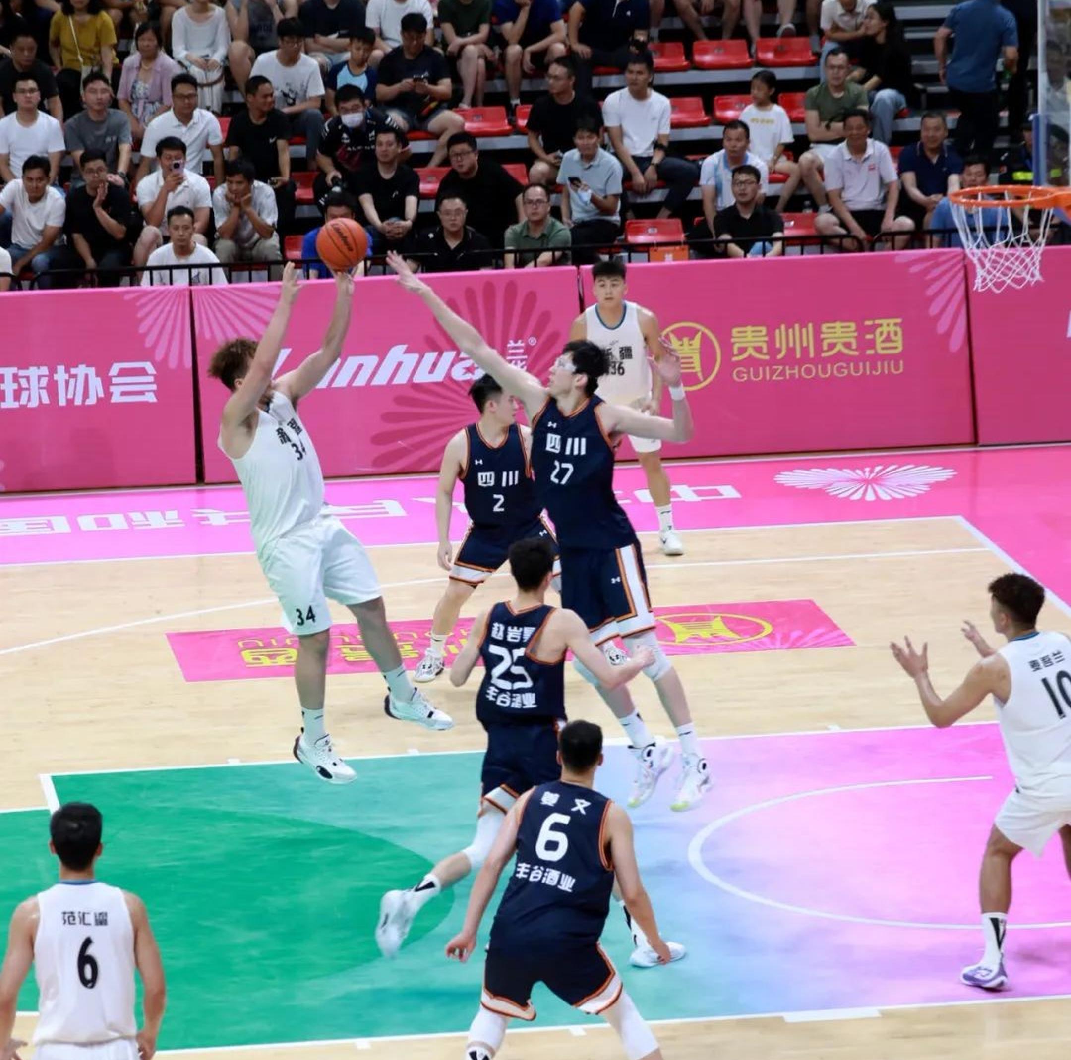 五外援携手，福建男篮强势击败四川队取胜的简单介绍