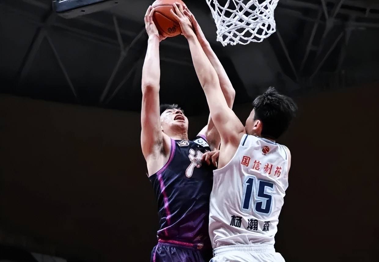 雷火电竞主播-浙江男篮在决赛中击败湖南男篮全面领先
