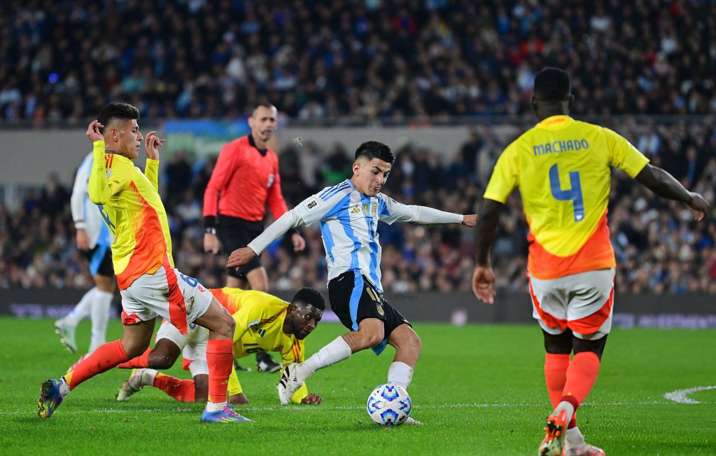 雷火电竞下载-瓦伦西亚客场挑战阿尔梅里亚，谁将占据优势？的简单介绍