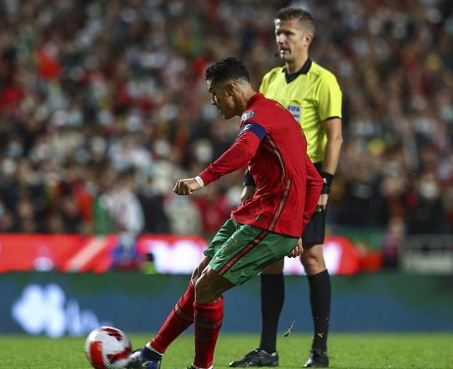 包含葡萄牙逆袭土耳其，小组形势渐入佳境的词条