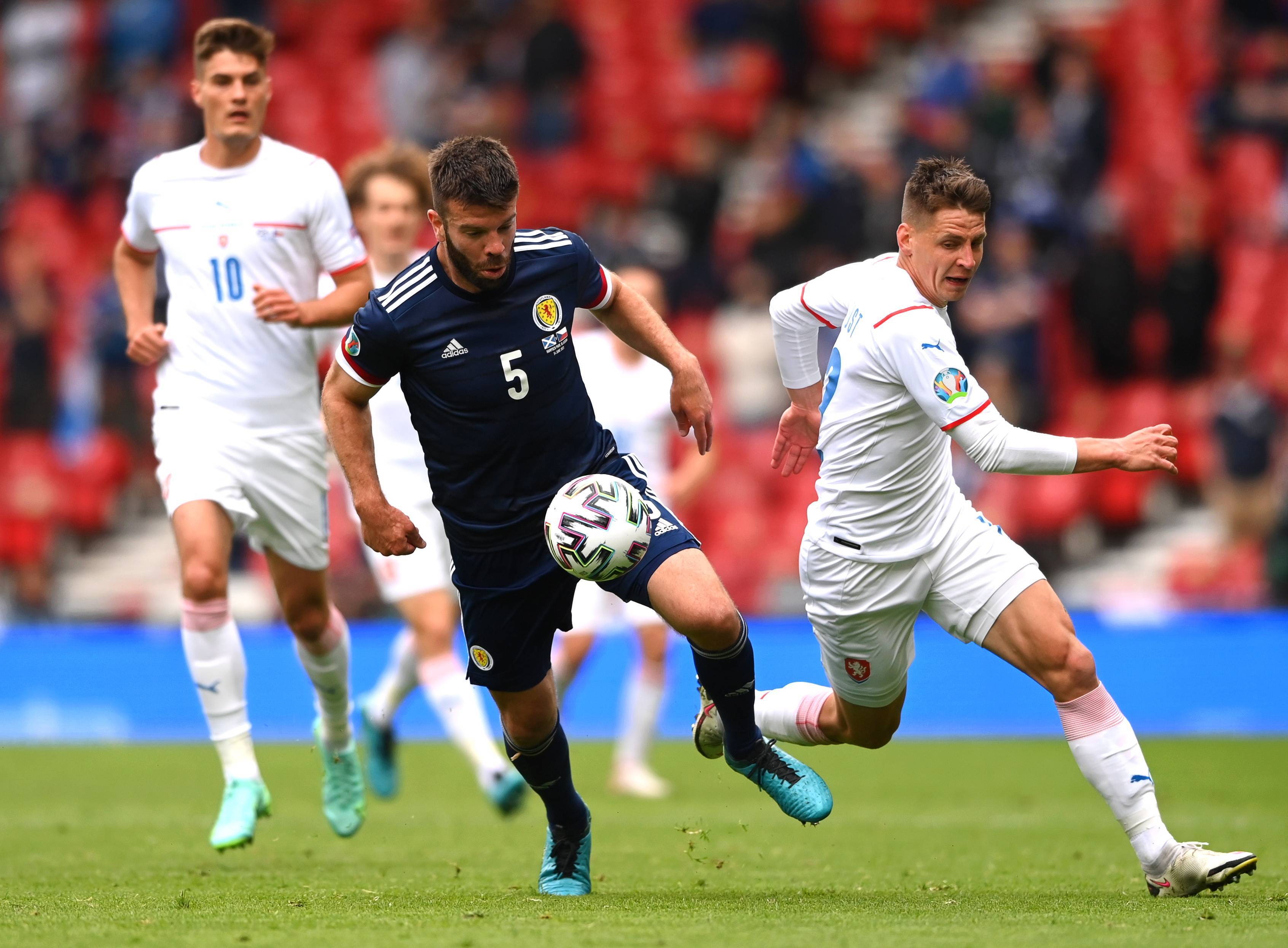 足球运动员在比赛中的精彩演绎