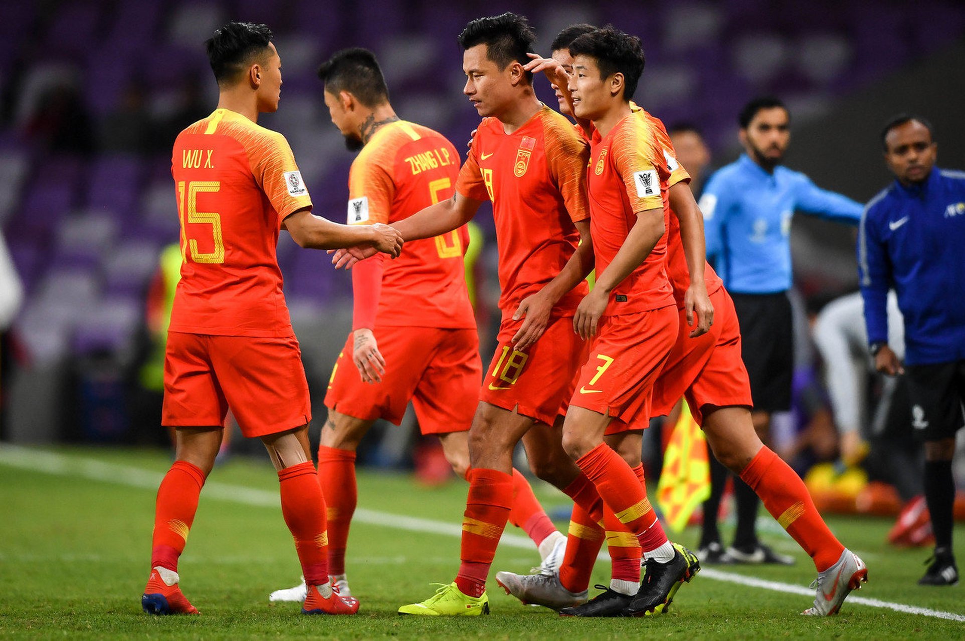 中国队在亚洲杯足球赛中胜出