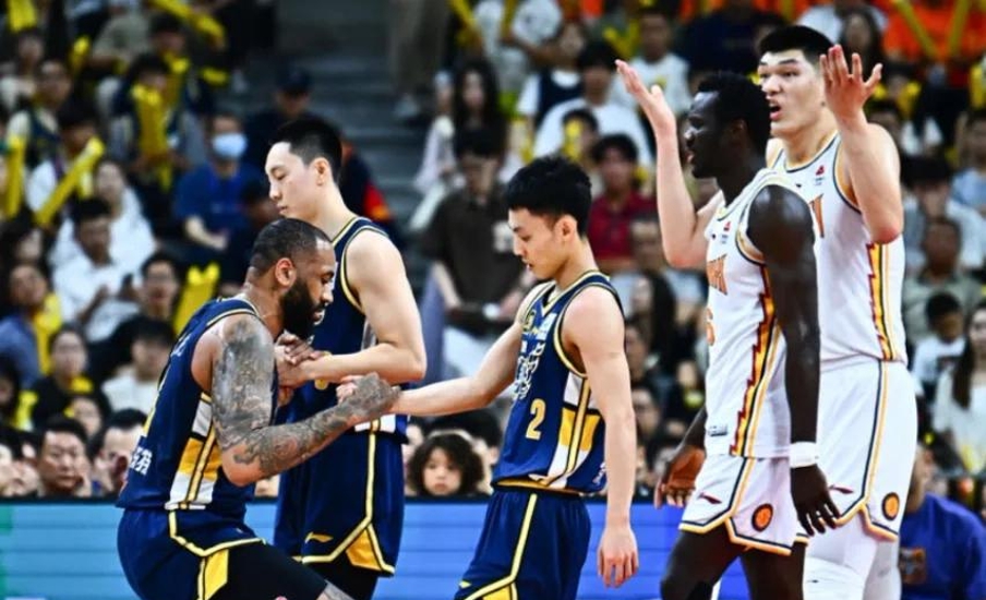 雷火电竞亚洲先驱-包含各队表现引人瞩目，强强对抗不可错过的词条