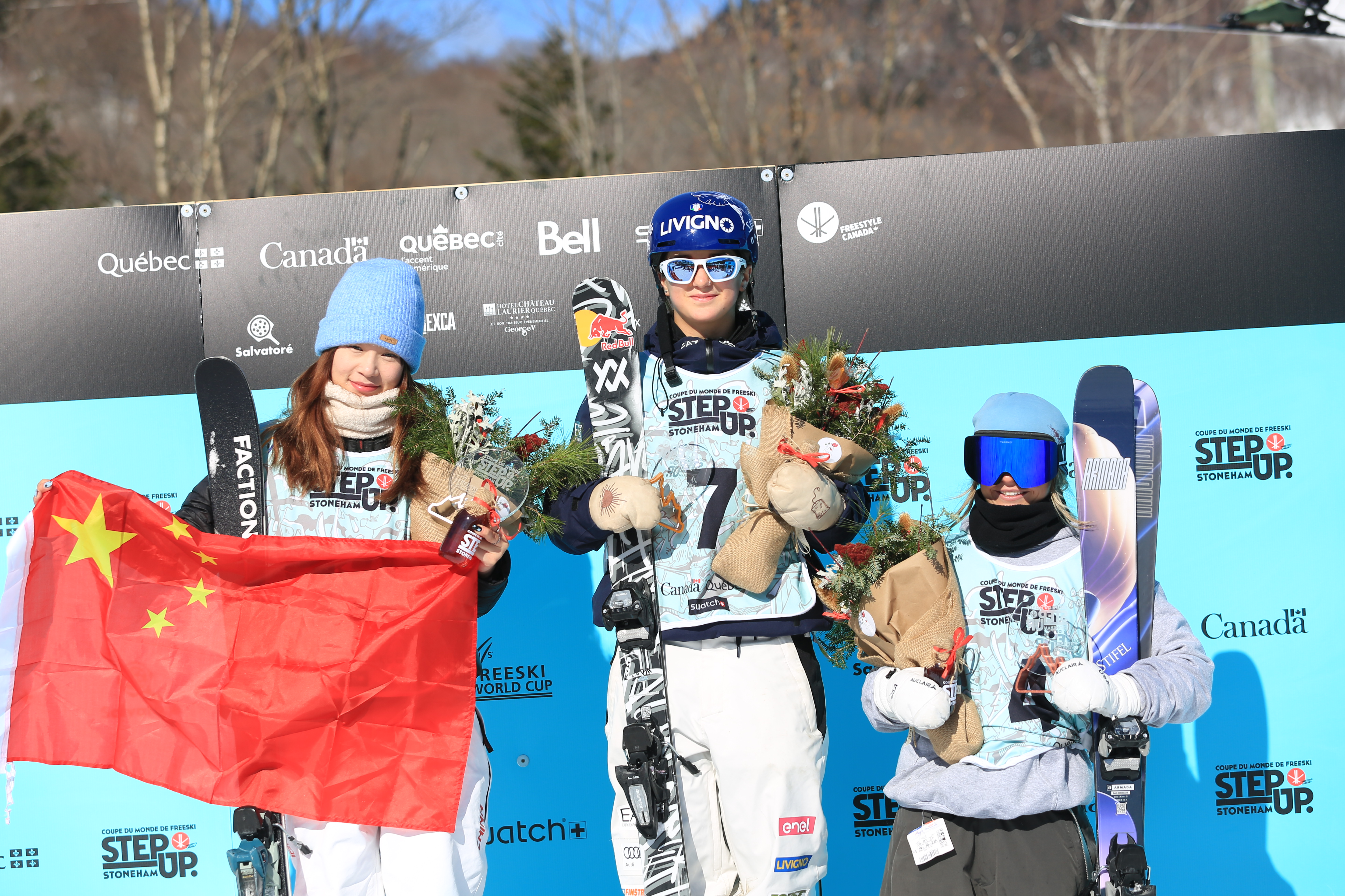 新西兰代表队在自由式滑雪比赛中勇夺头名