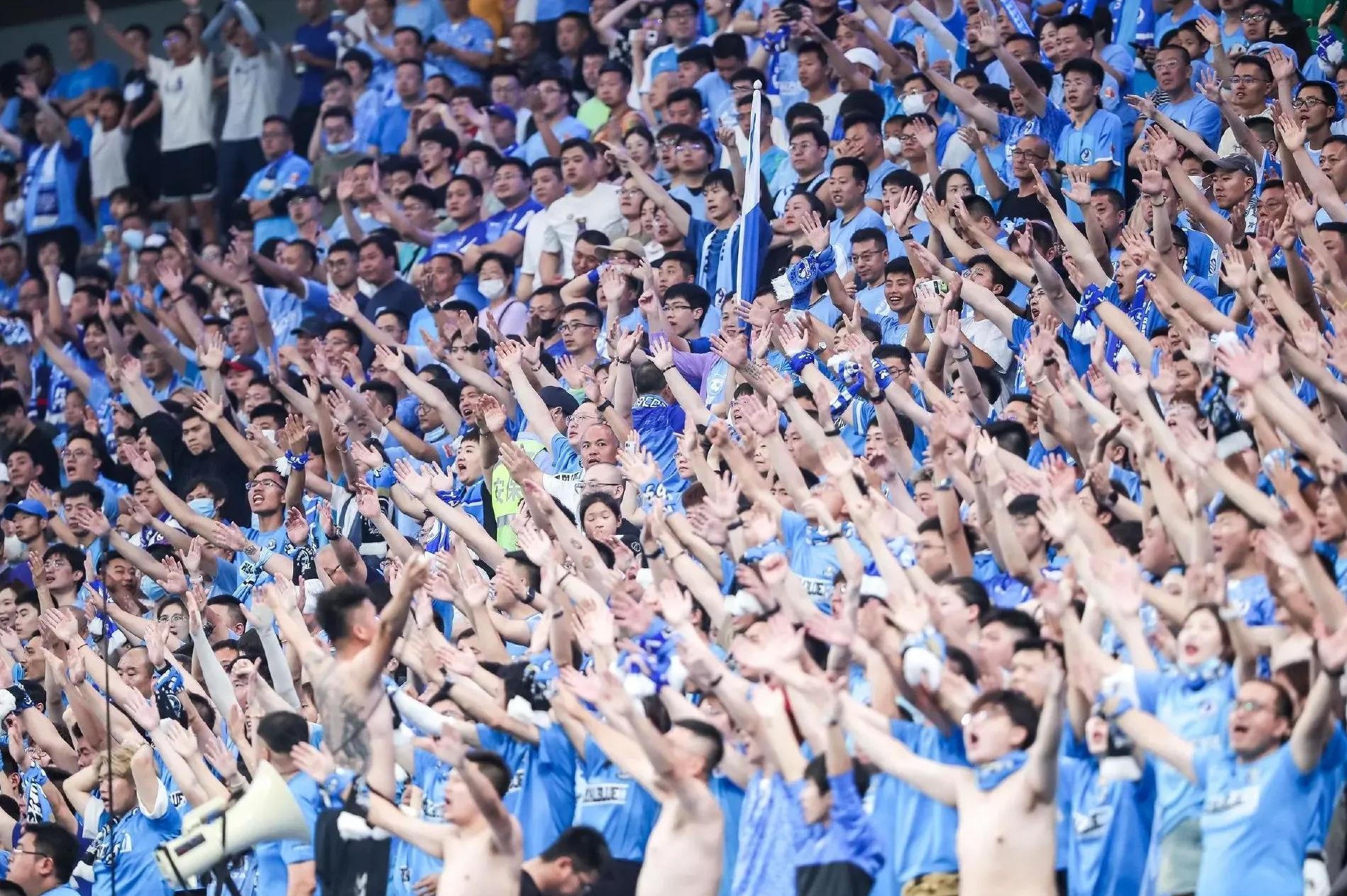 中超联赛再度激烈开火，球迷热情高涨的简单介绍