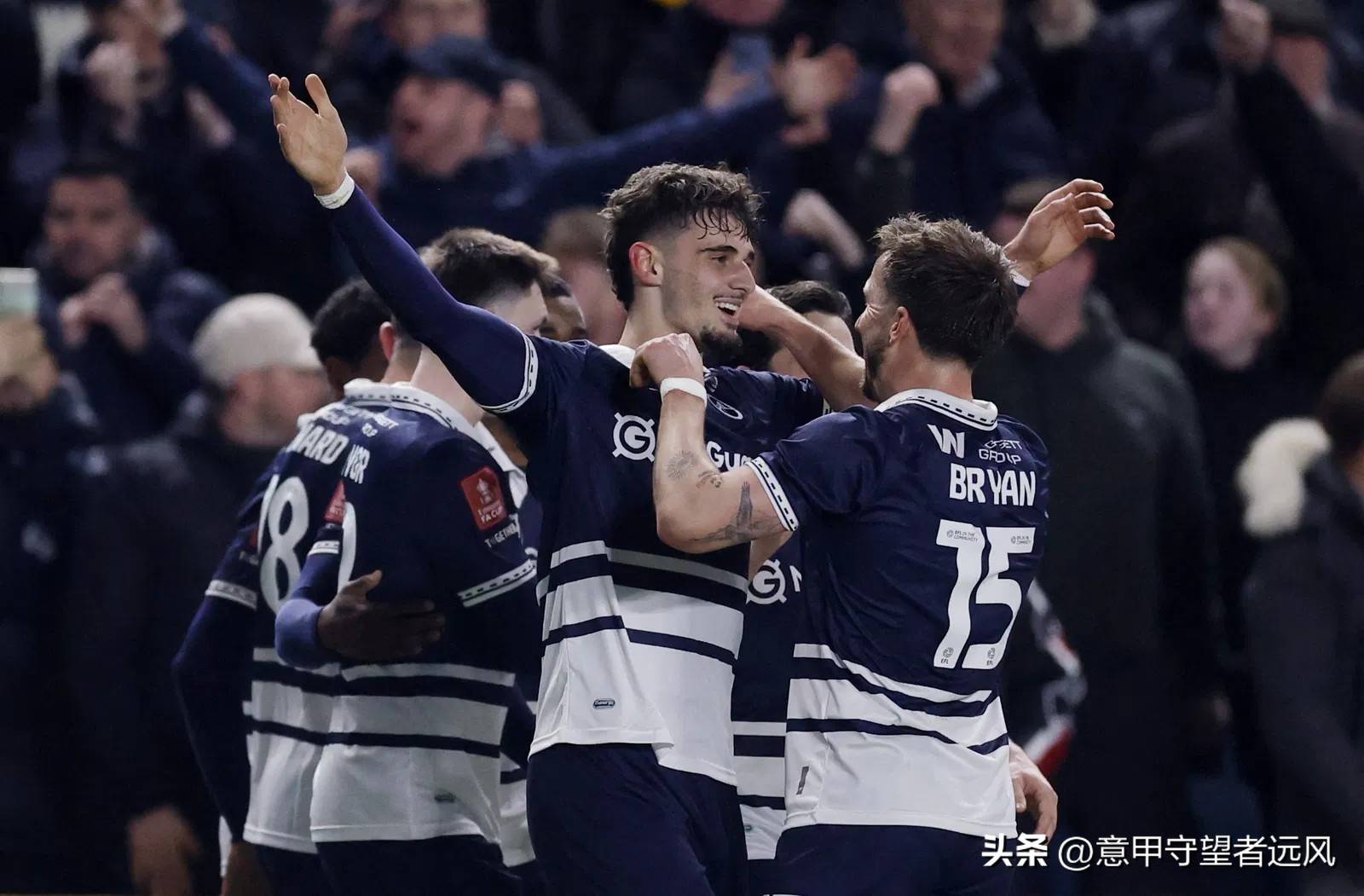 包含布莱克本新援表现出色，球队实力逐渐增强的词条