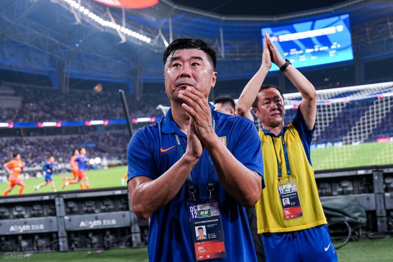 山东鲁能球队士气高涨，夺得胜利的简单介绍