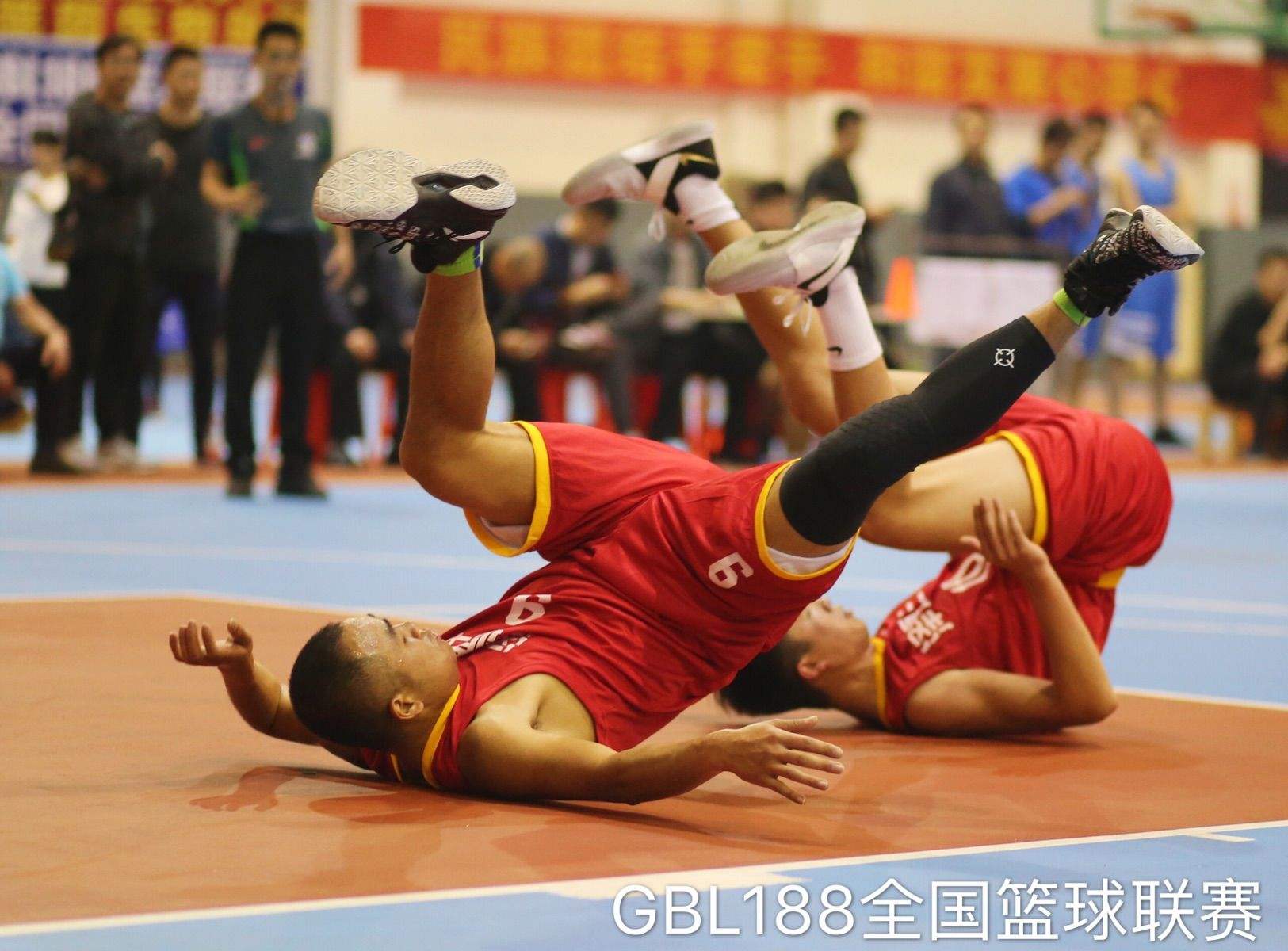 包含美洲篮球联赛季后赛即将打响，精彩纷呈的词条