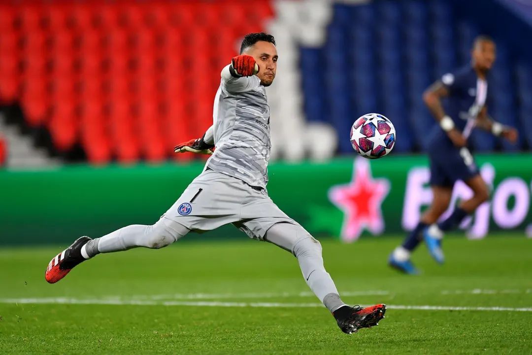 乌克兰队逆转胜利，成功晋级小组赛