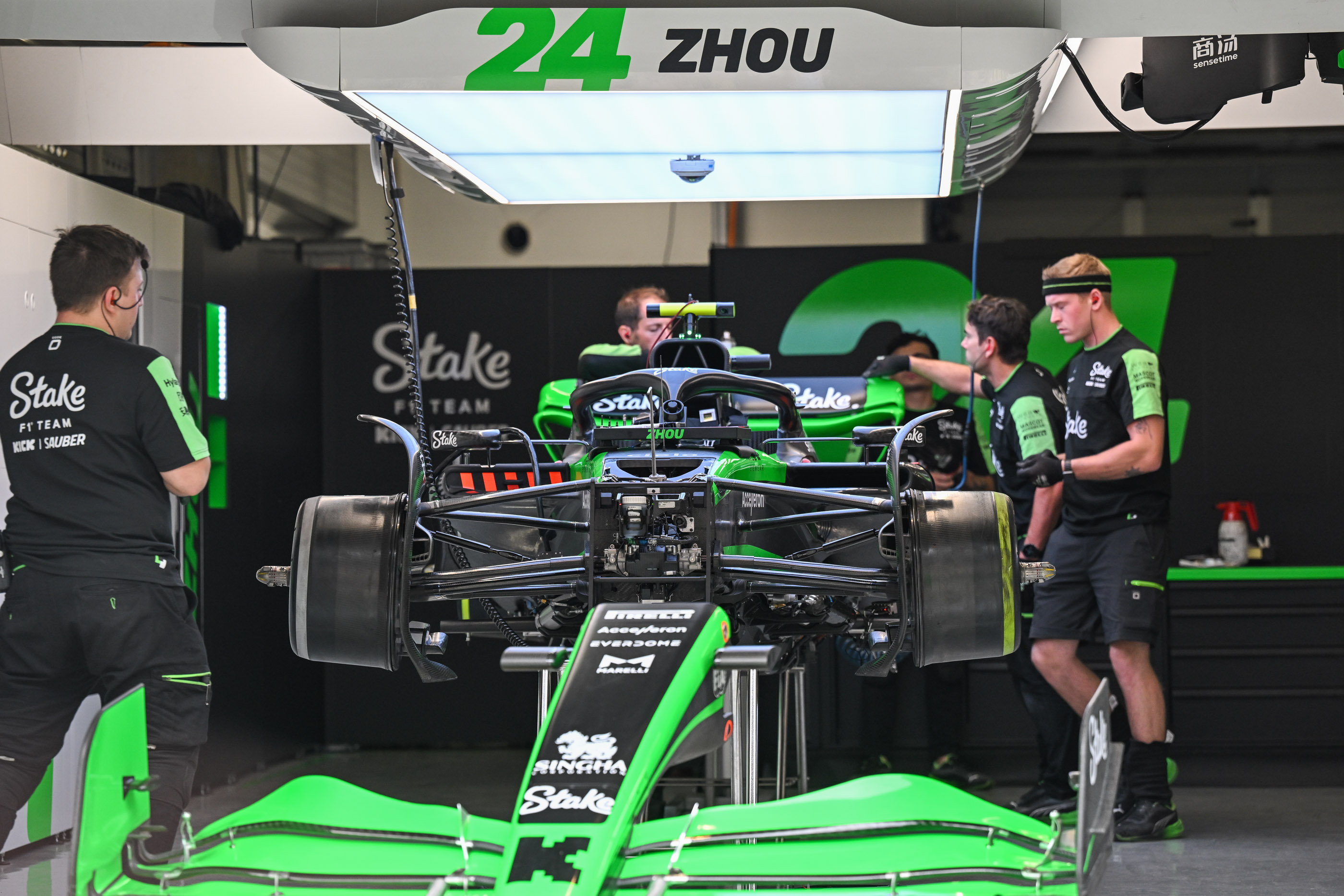 红牛二队力克阿斯顿马丁，周冠宇刷新纪录