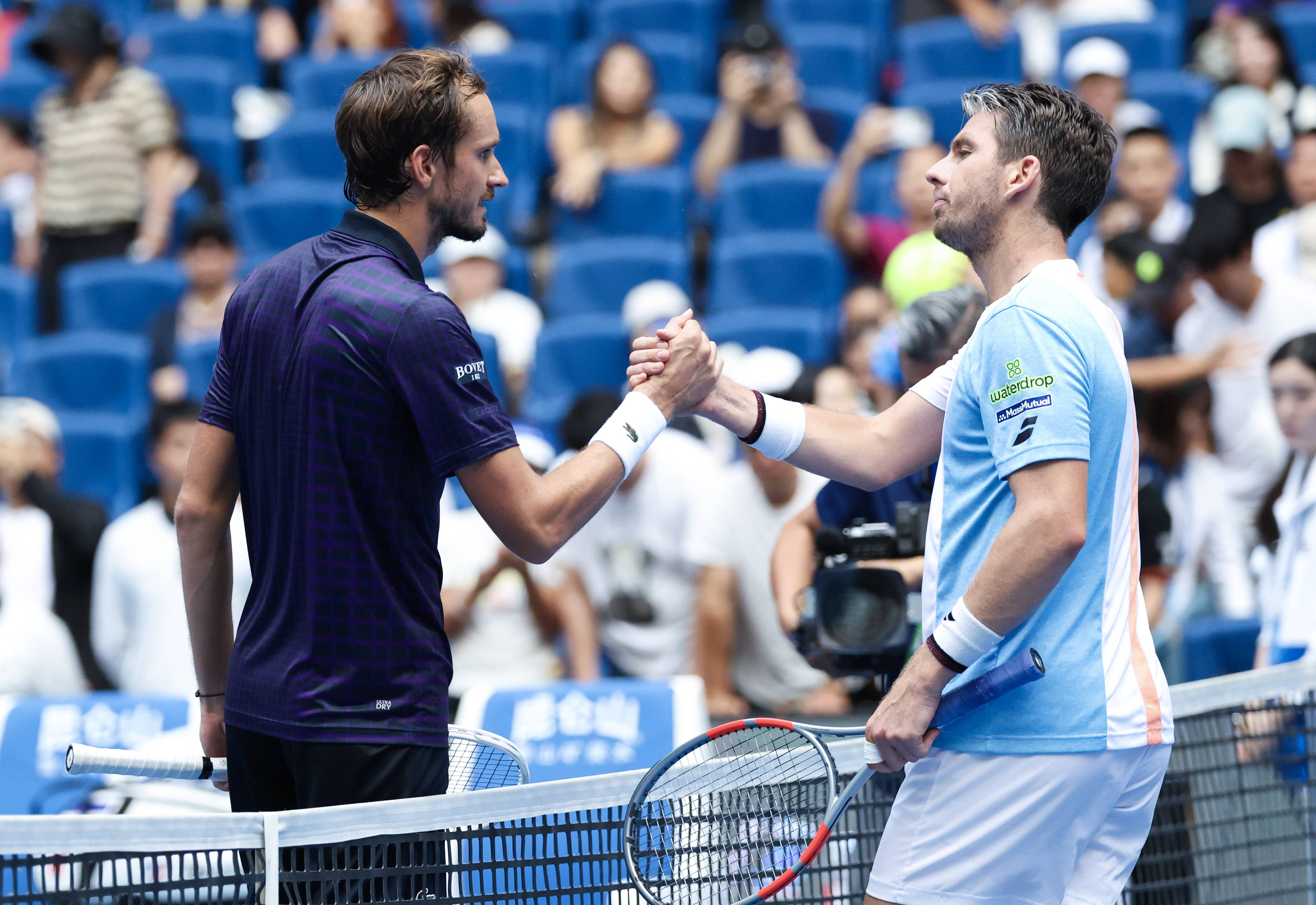 雷火电竞合作-澳网逆转蒙特卡洛大师赛，梅德韦杰夫带队取胜