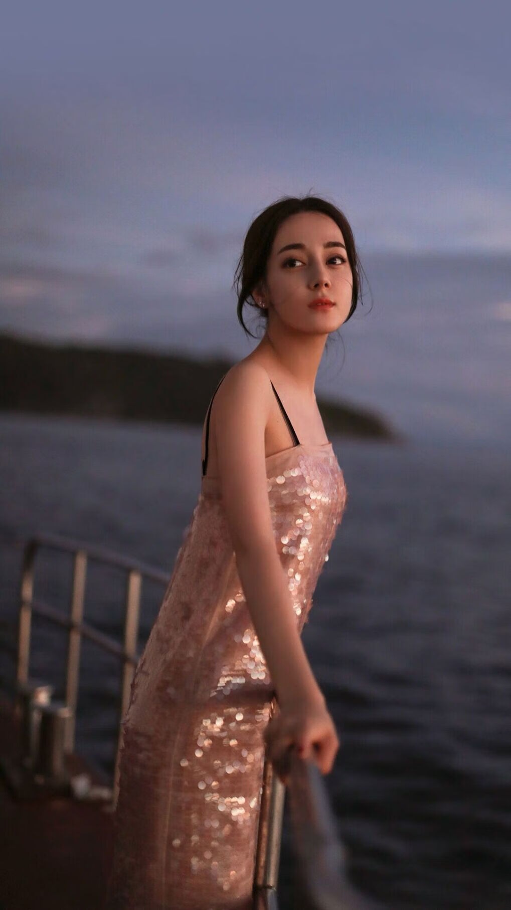 雷火电竞官网-跨越一万公里的篮球故事，当利拉德撕裂山西时，恩比德正在柏林竖起大帝旌旗